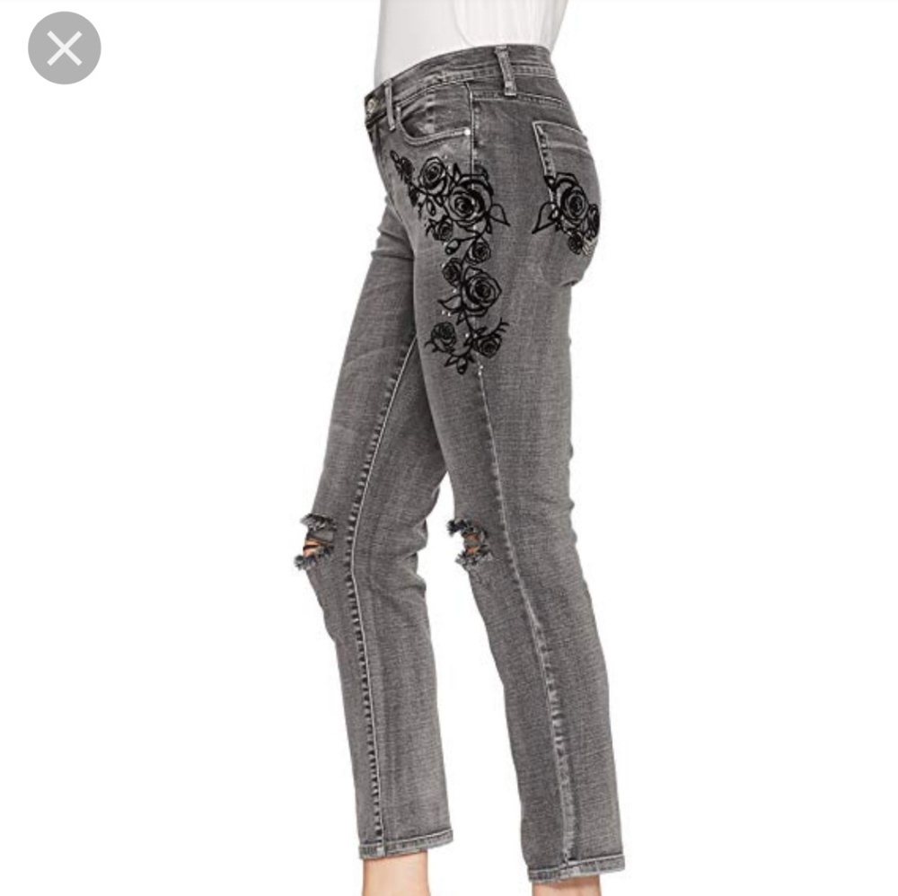 MAKE ME A OFFER  Jessica Simpson Women's Mika